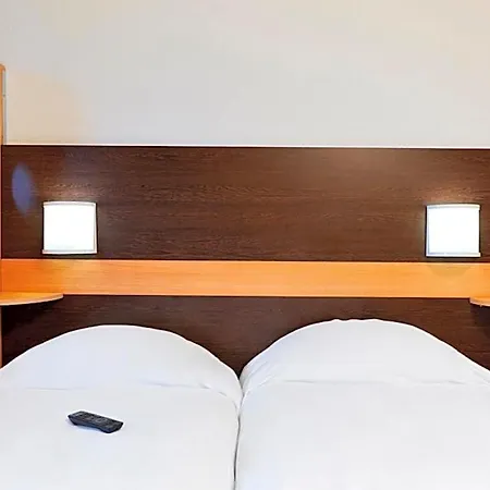 Premiere Classe Paris-ouest Otel 2*