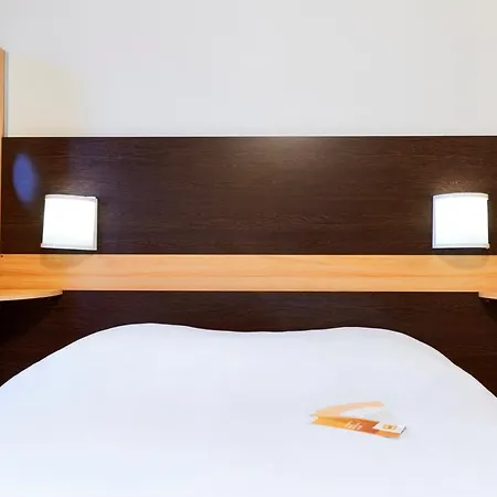 Première Classe Paris-ouest Hotel 2*